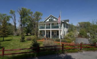 The Historic Elk Mountain Hotel