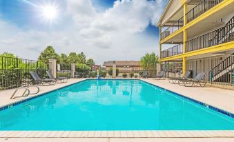 Super 8 by Wyndham Metairie