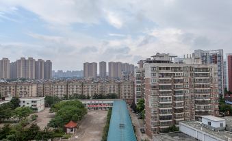 Wuhan Qianyuan Hotel