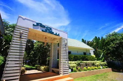 Sea-Sky Resort Hotel di Phetchaburi
