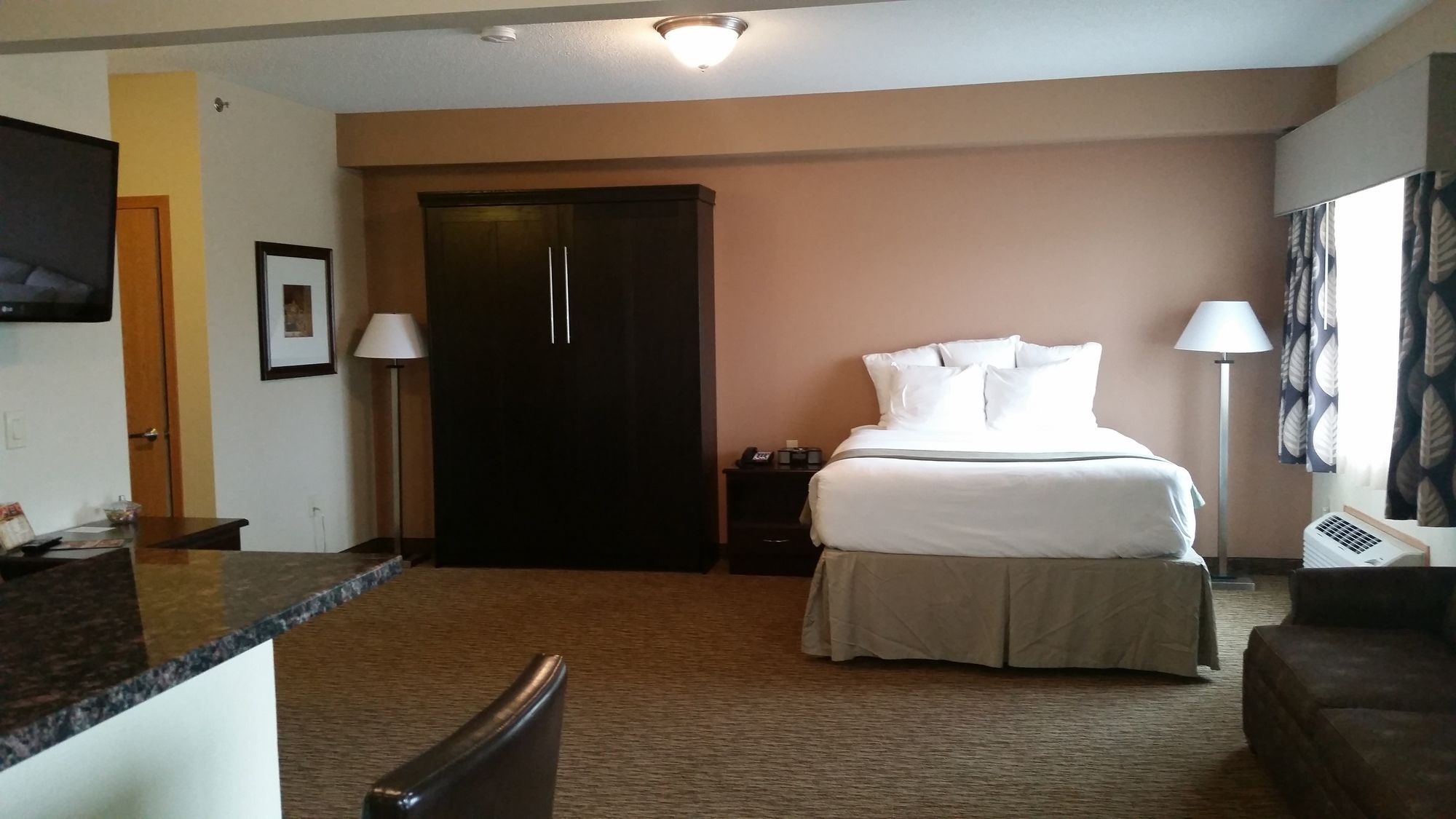 Rock Island Inn & Suites