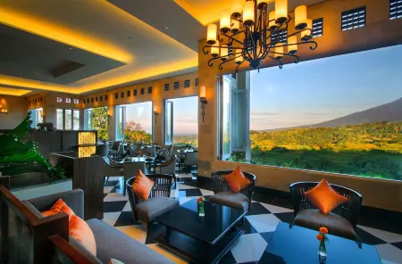 Homm Saranam Baturiti Отели рядом с достопримечательностью «Роуз гарден»