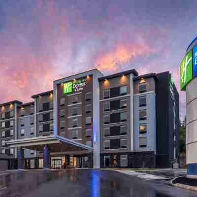 Holiday Inn Express & Suites Moncton Hotel Exterior