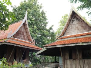 Thai Teak House Garden Homestay