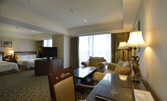 6. Hotel Re..