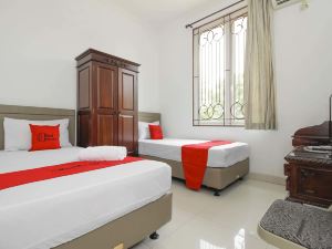 RedDoorz near UPH Karawaci 2