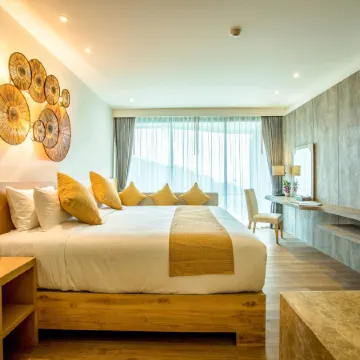 Crest Resort & Pool Villas Отели рядом с достопримечательностью «Пляж Мерлин»