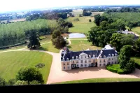 Château des Briottières Hôtels à : Cheffes