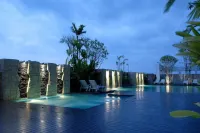Sunee Grand Hotel and Convention Center - Rooftop Pools