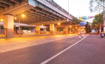 GreenTree Shell Hotel (Shanghai Xujiahui Meiluo City & shanghai stadium subway station)