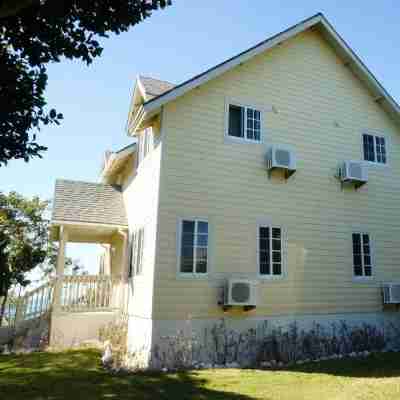 Island Seaside Suites Hotel Exterior