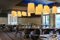 Renaissance Paris Hippodrome de St. Cloud Hotel