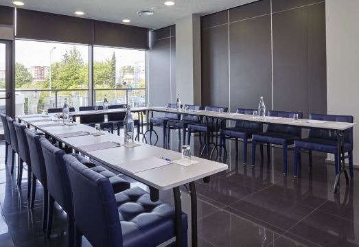 Holiday Inn Express LISBON - ALFRAGIDE by IHG