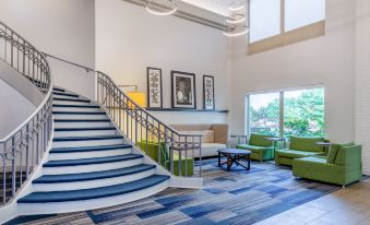 Holiday Inn Express & Suites Chicago-Midway Airport