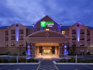 Holiday Inn Express New Liskeard