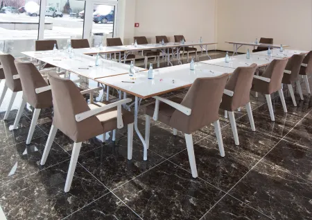 CityHotel am McKeePlatz Отели в г. Крайльсхайм