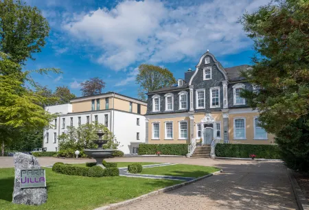 Park Villa Отели рядом с достопримечательностью «Тоеллетурм»