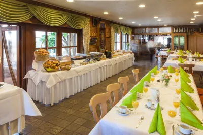 Hotel-Restaurant "Zur Post" Orsbeck Hotels in der Nähe von Lidl