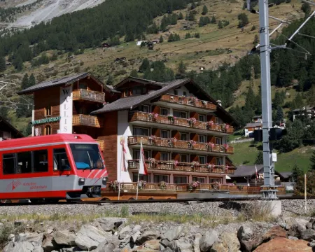 วาลลิเซอร์โฮฟ โรงแรมในTasch