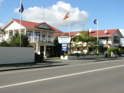Wayfarer Motel Hotels near Serafinas Campervan Park & Gardens
