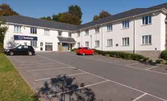 Travelodge Pembroke Dock - Housity