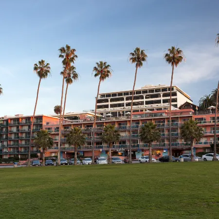 La Jolla Cove Suites