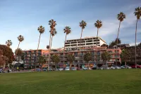 La Jolla Cove Suites Hôtels à proximité de : Stuart Collection