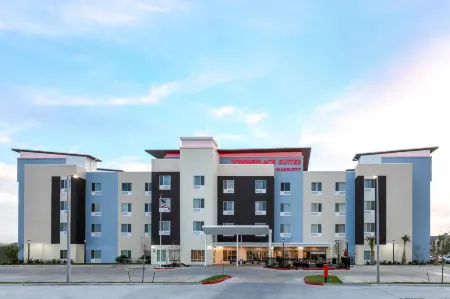 TownePlace Suites McAllen Edinburg Отели рядом с достопримечательностью «IBC Bank»