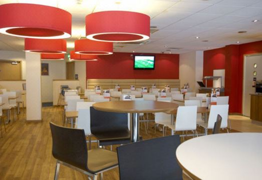 2. 브리타니아 호텔..