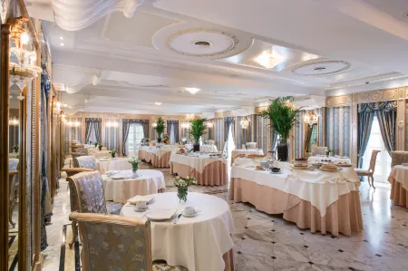 Grand Hotel des Bains Отели рядом с достопримечательностью «Мизано Марко Симончелли»