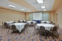 Holiday Inn Express & Suites Astoria Hotels in Astoria