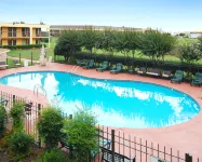 Quality Inn فنادق في بليثفيل