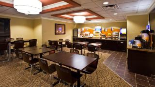 holiday-inn-express-and-suites-ft-lauderdale-n-exec-airport