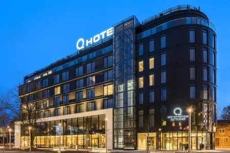 Q Hotel Plus Kraków Отели рядом с достопримечательностью «Галерея польского искусства XIX века»