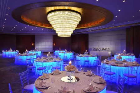 JW Marriott Hotel Kuwait City Отели рядом с достопримечательностью «National Evangelical Church»