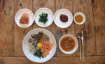 Bukchon Sohyeondang Hanok Stay