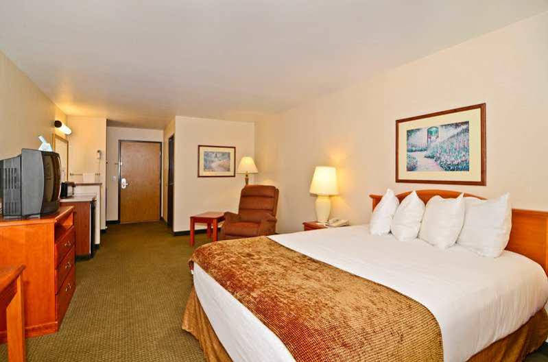 Best Western Oak Meadows Inn