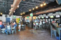 Commodore Resort - bar