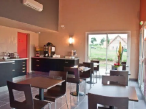 Hôtel Cantal Cottages โรงแรมในคานทัล