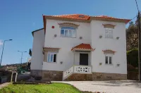 Casa do Vidoeiro Hotels in Tourais