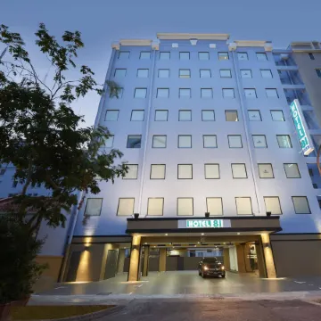 Hotel 81 Gold Отели рядом с достопримечательностью «Торговый центр Parkway Parade»