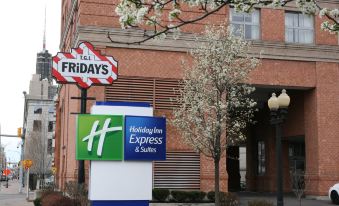 Holiday Inn Express & Suites Buffalo Downtown - Medical Ctr