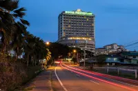 Borneo Royale Hotel Hotel dekat Persatuan Penganut Buddha Lean Peng