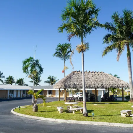 Everglades City Motel - Everglades Adventures Inn