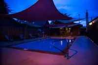 Swiss Alps Inn - Pools