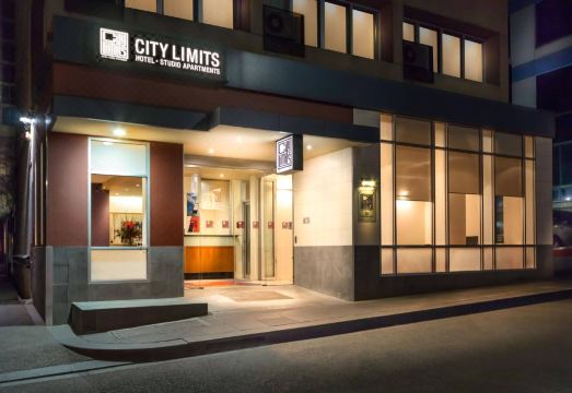 City Limits Hotel Apartments 외관