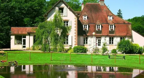Le Tronçais Hotels in Ygrande