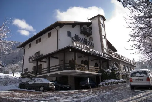 Hotel Ristorante Sassi Rossi Hotels in Dorio