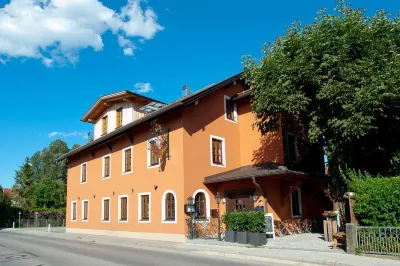 Landgasthof Zum Erdinger Weissbräu Hotels near Lidl