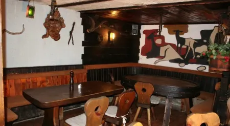 Typically Swiss Hotel Täscherhof Отели в г. Теш